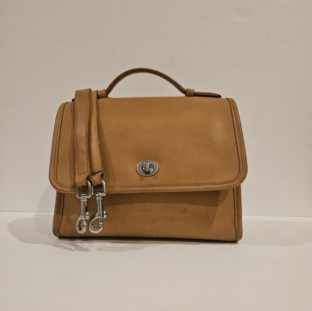 Vintage Coach Court in Camel